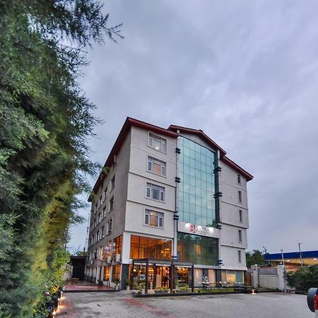 Batra Hotels And Residences Srīnagar Zewnętrze zdjęcie