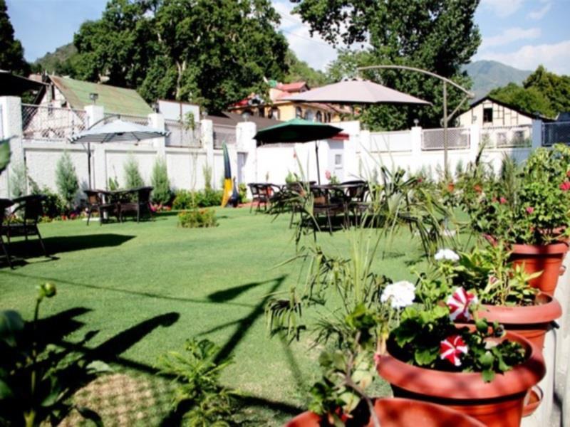 Batra Hotels And Residences Srīnagar Zewnętrze zdjęcie