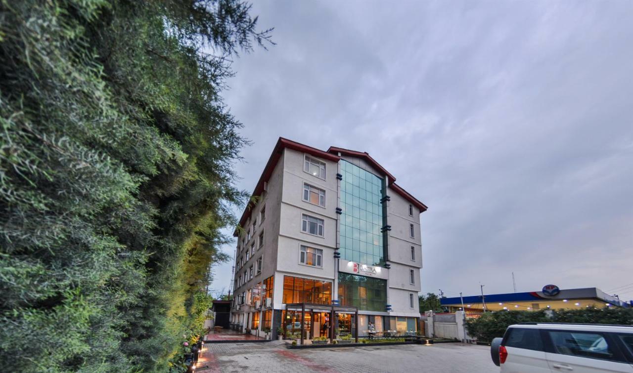 Batra Hotels And Residences Srīnagar Zewnętrze zdjęcie