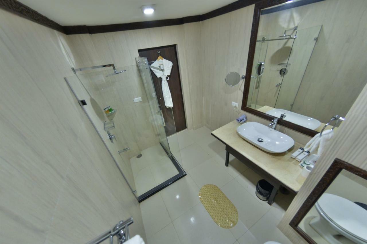 Batra Hotels And Residences Srīnagar Zewnętrze zdjęcie