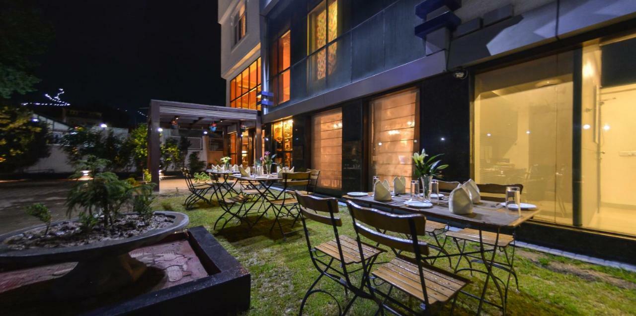 Batra Hotels And Residences Srīnagar Zewnętrze zdjęcie