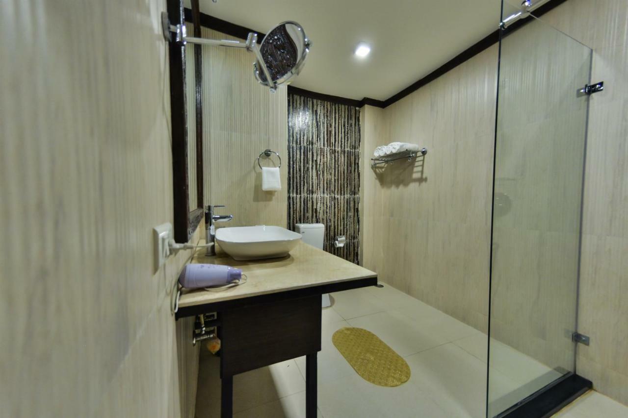 Batra Hotels And Residences Srīnagar Zewnętrze zdjęcie