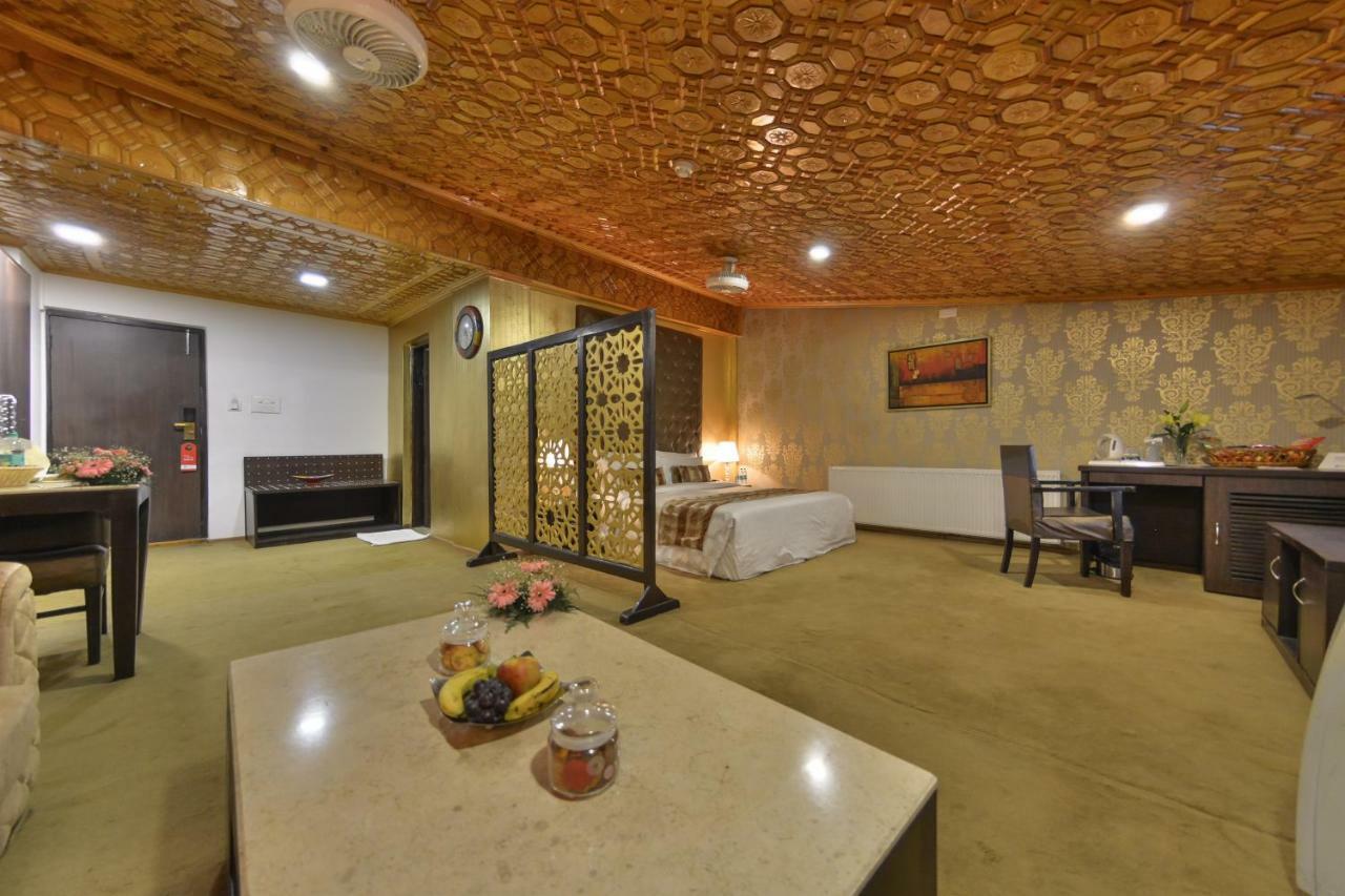 Batra Hotels And Residences Srīnagar Zewnętrze zdjęcie