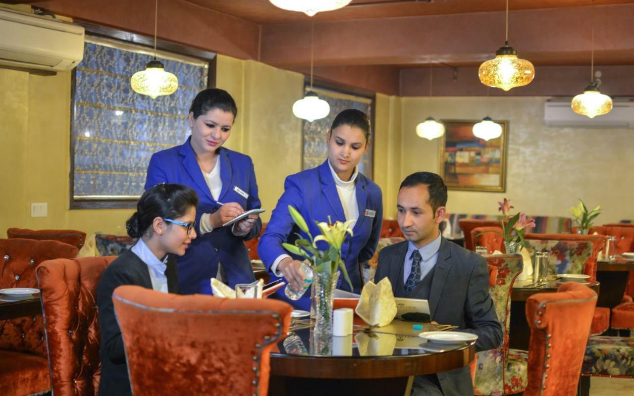 Batra Hotels And Residences Srīnagar Zewnętrze zdjęcie