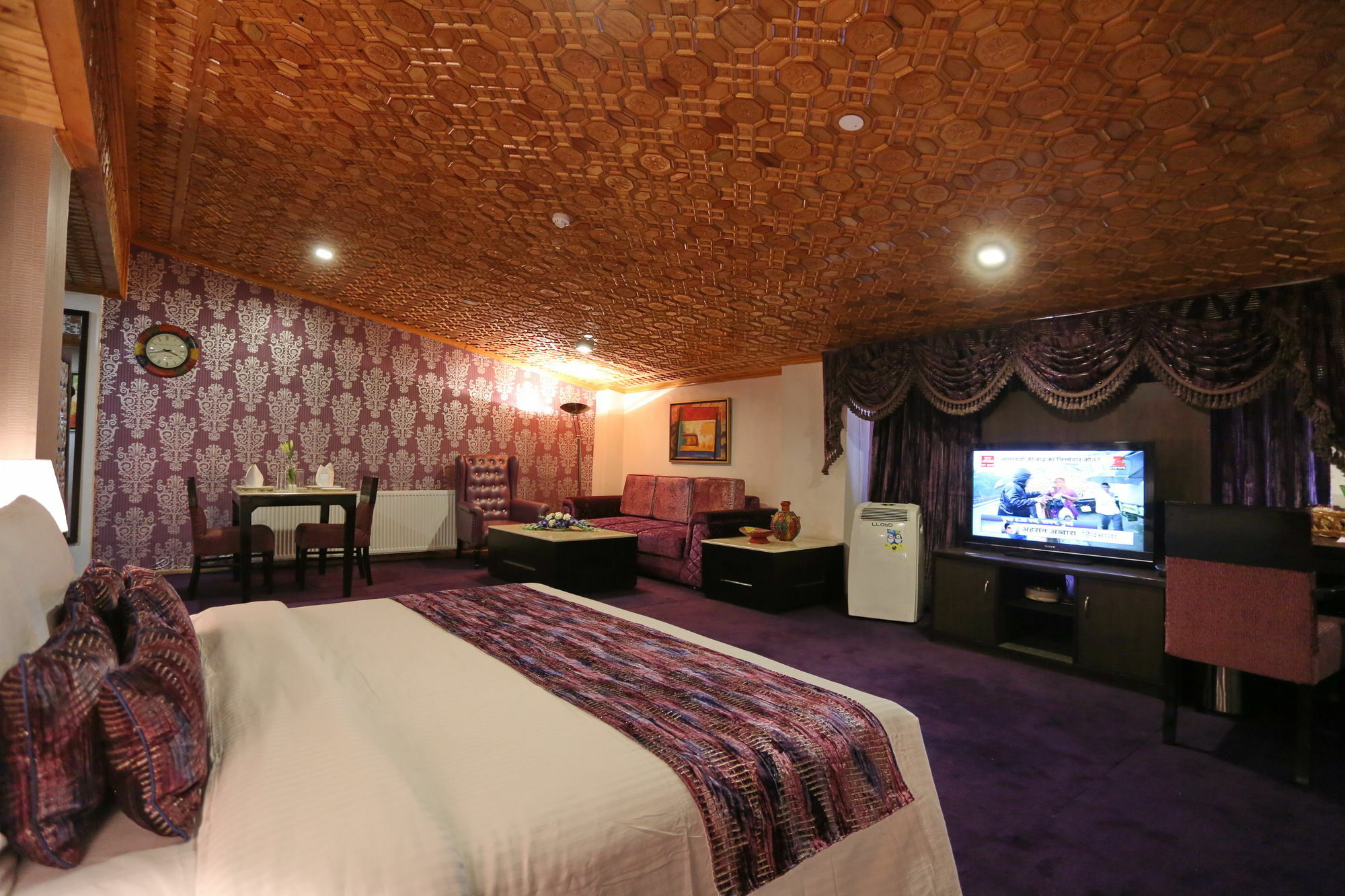 Batra Hotels And Residences Srīnagar Zewnętrze zdjęcie